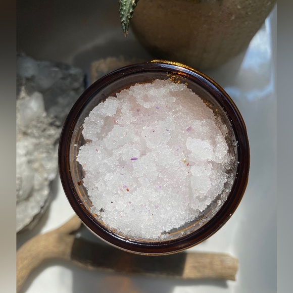 Hand-crafted Dead Sea Mineral Salt Gemstone Amethyst Exfoliant Scrub - Picture 3 of 5